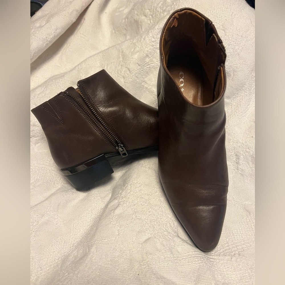 Brown short boots w/zippers very nice rich color